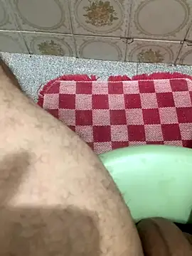 MalvadoFavorito28 online show from November 25, 2025, 8:53 pm