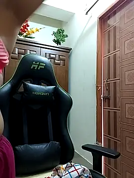 Payel-Sen online show from April 3, 2026, 7:37 am