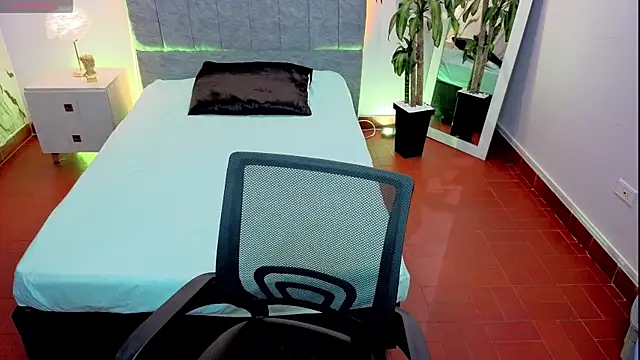 Lana stone  online show from March 19, 2026, 4:23 am