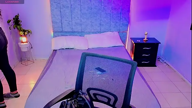 Lana stone  online show from November 25, 2025, 3:29 am