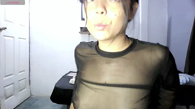 linzeysmith4 online show from April 12, 2026, 7:33 am