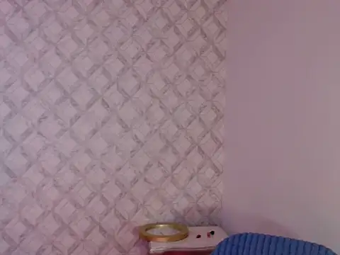 Snapshot of Emma-Wilson chatting on May 22, 2026, 4:32 am Emma-Wilson online show from May 22, 2026, 4:32 am