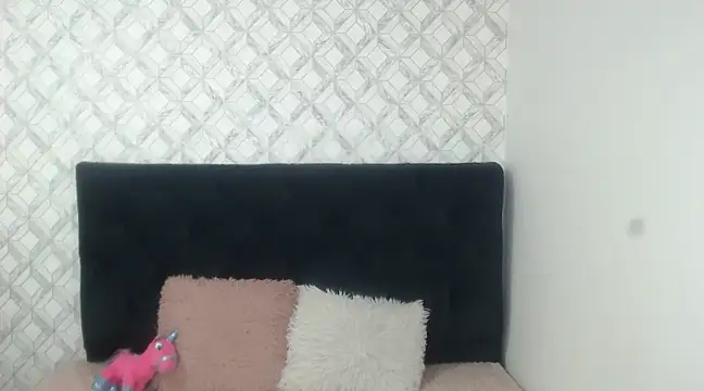 Snapshot of Emma-Wilson chatting on February 19, 2025, 6:43 pm Emma-Wilson online show from February 19, 2025, 6:43 pm