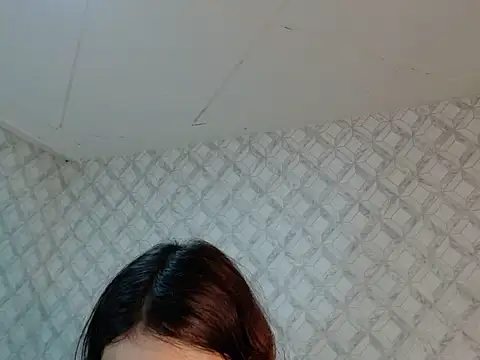 Snapshot of Emma-Wilson chatting on May 8, 2026, 5:22 am Emma-Wilson online show from May 8, 2026, 5:22 am
