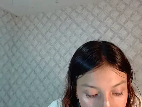 Snapshot of Emma-Wilson chatting on May 13, 2026, 4:19 am Emma-Wilson online show from May 13, 2026, 4:19 am
