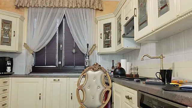 Snapshot of TUNDEROSE1 chatting on March 9, 2025, 11:03 am TUNDEROSE1 online show from March 9, 2025, 11:03 am