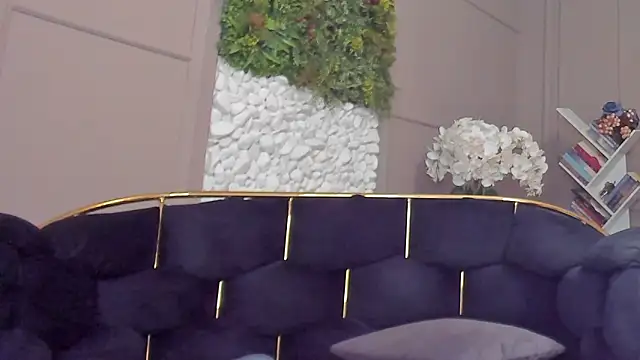 Deliciouslips online show from February 23, 2026, 6:52 pm