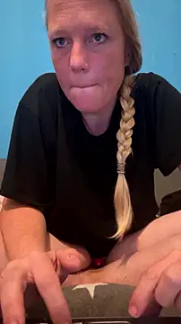 Snapshot of MoniqueLaFee chatting on July 20, 2026, 6:43 am MoniqueLaFee online show from July 20, 2026, 6:43 am