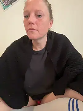 MoniqueLaFee online show from April 19, 2026, 8:04 am