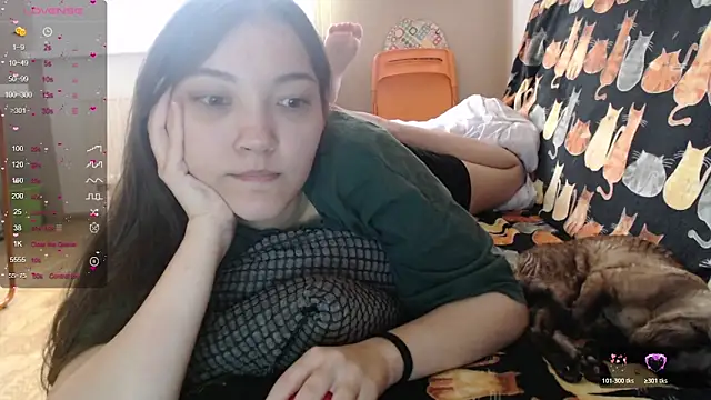 AlisaDevis online show from November 15, 2025, 8:07 am