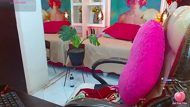 lorenapinto online show from October 20, 2025, 1:29 am