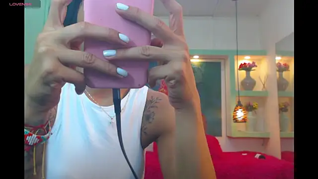 lorenapinto online show from April 21, 2026, 4:41 am