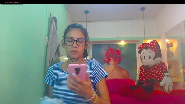 lorenapinto online show from May 29, 2026, 3:23 am