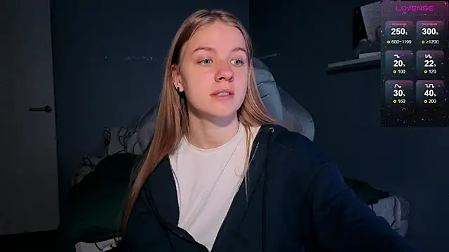 Snapshot of candy_maggie chatting on October 23, 2025, 5:00 pm candy maggie online show from October 23, 2025, 5:00 pm