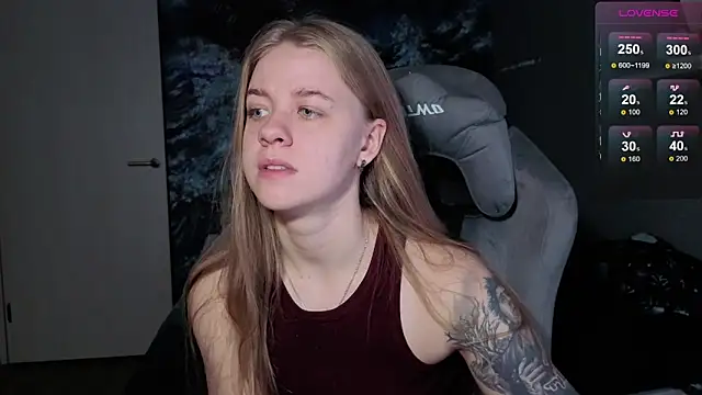 Snapshot of candy_maggie chatting on December 18, 2025, 5:17 pm candy maggie online show from December 18, 2025, 5:17 pm