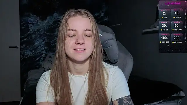 Snapshot of candy_maggie chatting on December 15, 2025, 5:19 pm candy maggie online show from December 15, 2025, 5:19 pm