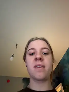 Snapshot of candy_maggie chatting on November 17, 2025, 8:40 am candy maggie online show from November 17, 2025, 8:40 am