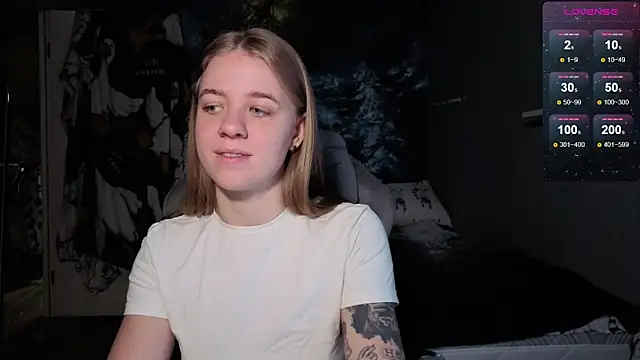 Snapshot of candy_maggie chatting on December 13, 2025, 8:04 pm candy maggie online show from December 13, 2025, 8:04 pm