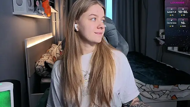 Snapshot of candy_maggie chatting on February 10, 2025, 2:05 pm candy maggie online show from February 10, 2025, 2:05 pm