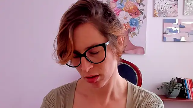 cuddlingbunny online show from December 5, 2025, 5:22 pm