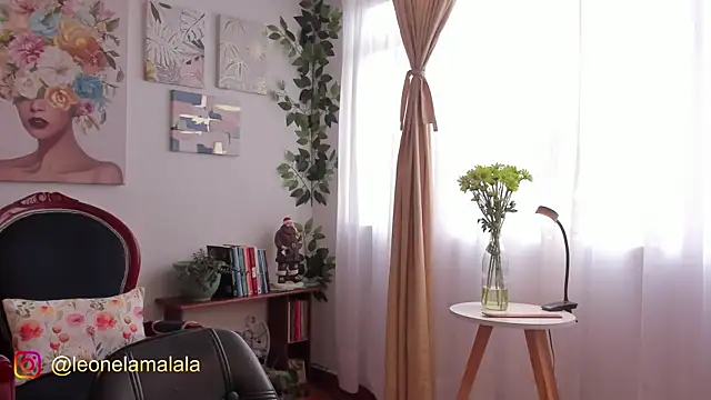 cuddlingbunny online show from November 14, 2025, 3:26 pm