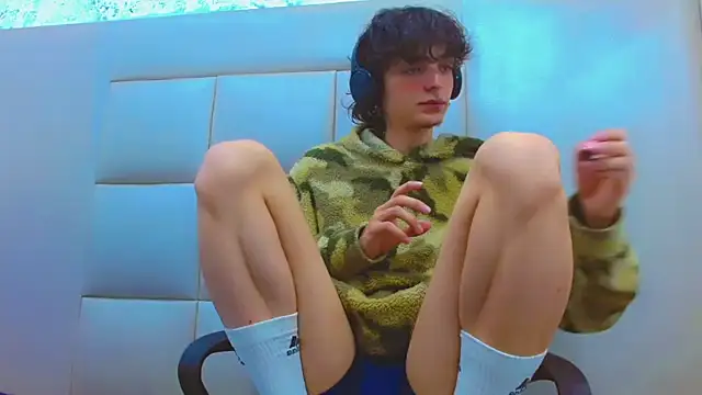 Sr BonnyEthan online show from February 24, 2026, 1:01 pm