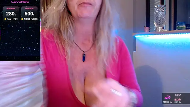 Snapshot of JennaDeluxe chatting on February 17, 2026, 12:24 pm JennaDeluxe online show from February 17, 2026, 12:24 pm