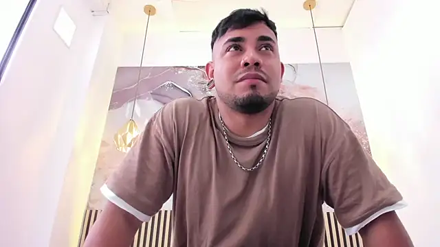 BrianMalonee online show from November 19, 2025, 2:39 pm