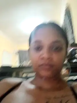 Snapshot of Indianqueen03 chatting on October 17, 2025, 5:37 pm Indianqueen03 online show from October 17, 2025, 5:37 pm