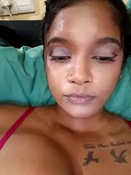 Indianqueen03 online show from May 17, 2026, 6:41 pm