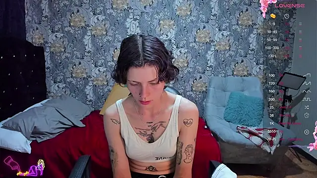 pretty cristal69 online show from July 14, 2026, 11:33 pm