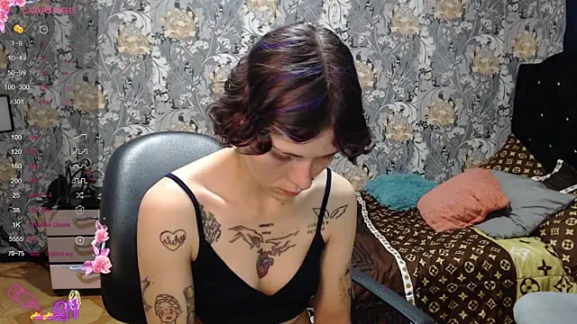 pretty cristal69 online show from April 23, 2026, 11:17 pm