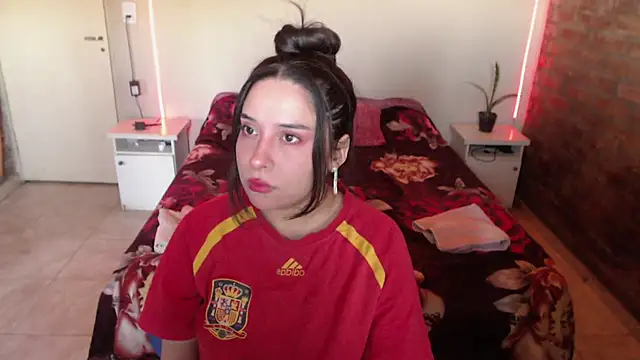 KityEstrover online show from December 3, 2024, 12:34 pm