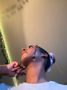 Your Paris online show from March 18, 2025, 1:13 am