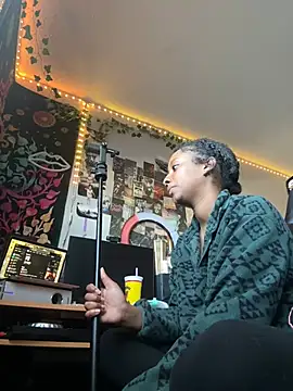 Your Paris online show from March 22, 2025, 7:20 pm