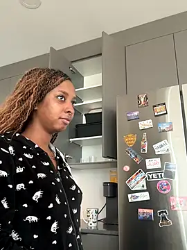 Your Paris online show from September 18, 2025, 3:15 pm