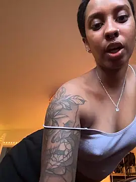 Your Paris online show from March 21, 2025, 1:56 pm