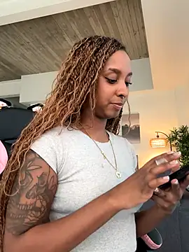 Your Paris online show from September 8, 2025, 11:37 pm