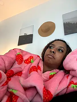 Your Paris online show from October 10, 2025, 7:15 pm