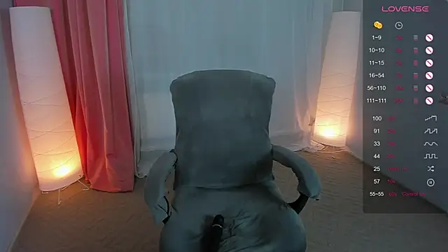 Snapshot of Roxy_____ chatting on February 21, 2025, 2:50 am Roxy online show from February 21, 2025, 2:50 am