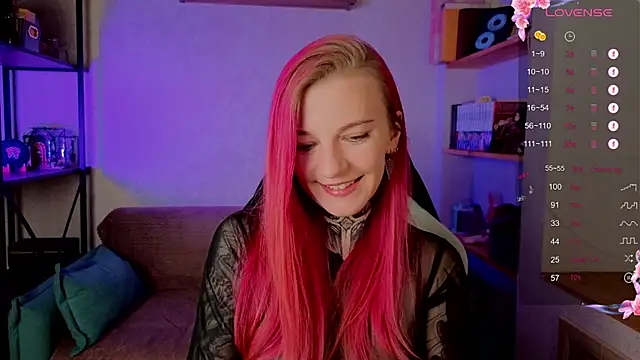 Snapshot of Roxy_____ chatting on October 4, 2025, 8:43 pm Roxy online show from October 4, 2025, 8:43 pm