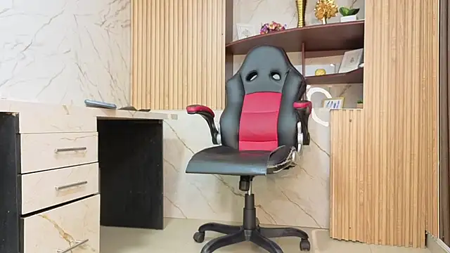 Snapshot of MissEscarleth chatting on February 20, 2026, 2:19 am MissEscarleth online show from February 20, 2026, 2:19 am