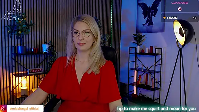 Snapshot of Amitiel_Angel chatting on February 5, 2025, 8:14 pm Amitiel Angel online show from February 5, 2025, 8:14 pm