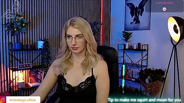 Snapshot of Amitiel_Angel chatting on February 23, 2025, 6:34 pm Amitiel Angel online show from February 23, 2025, 6:34 pm
