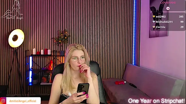 Snapshot of Amitiel_Angel chatting on March 12, 2025, 10:07 pm Amitiel Angel online show from March 12, 2025, 10:07 pm