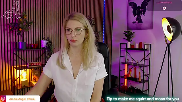 Snapshot of Amitiel_Angel chatting on February 6, 2025, 7:51 pm Amitiel Angel online show from February 6, 2025, 7:51 pm
