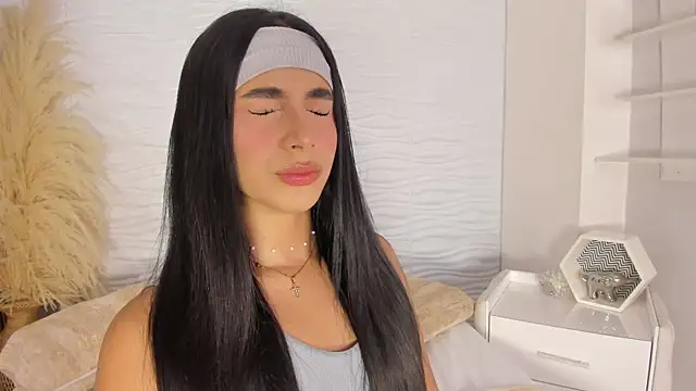 IsabelleFoxx  online show from December 17, 2025, 10:04 pm