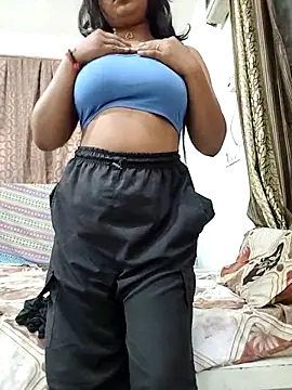 MohiniHott online show from June 3, 2026, 6:47 am