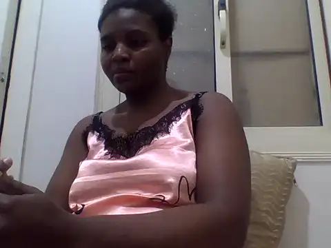 Snapshot of queenzuena chatting on May 8, 2026, 9:51 pm queenzuena online show from May 8, 2026, 9:51 pm