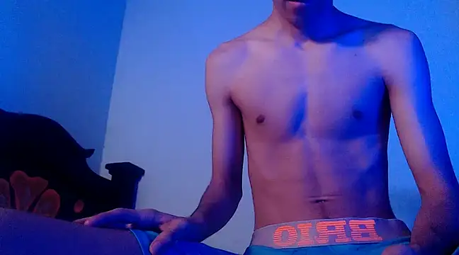 Snapshot of isaaclatino chatting on February 25, 2025, 2:36 am isaaclatino online show from February 25, 2025, 2:36 am